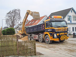 Gravemaskine læsser containerlastbil